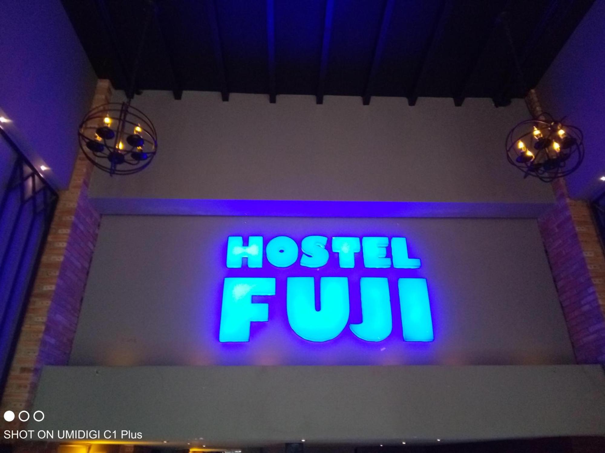 Hostel Fuji Phnom Penh Esterno foto