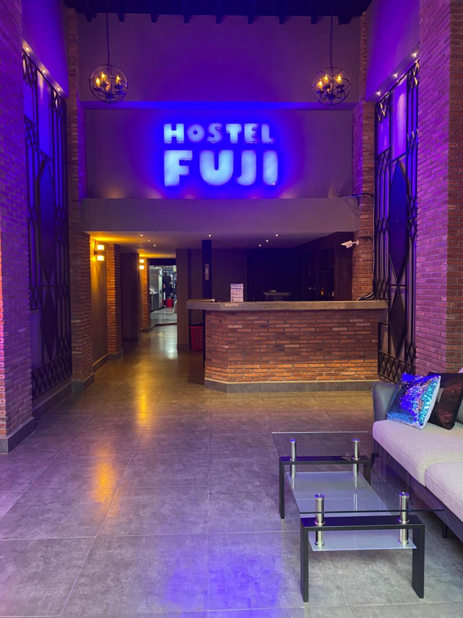 Hostel Fuji Phnom Penh Esterno foto